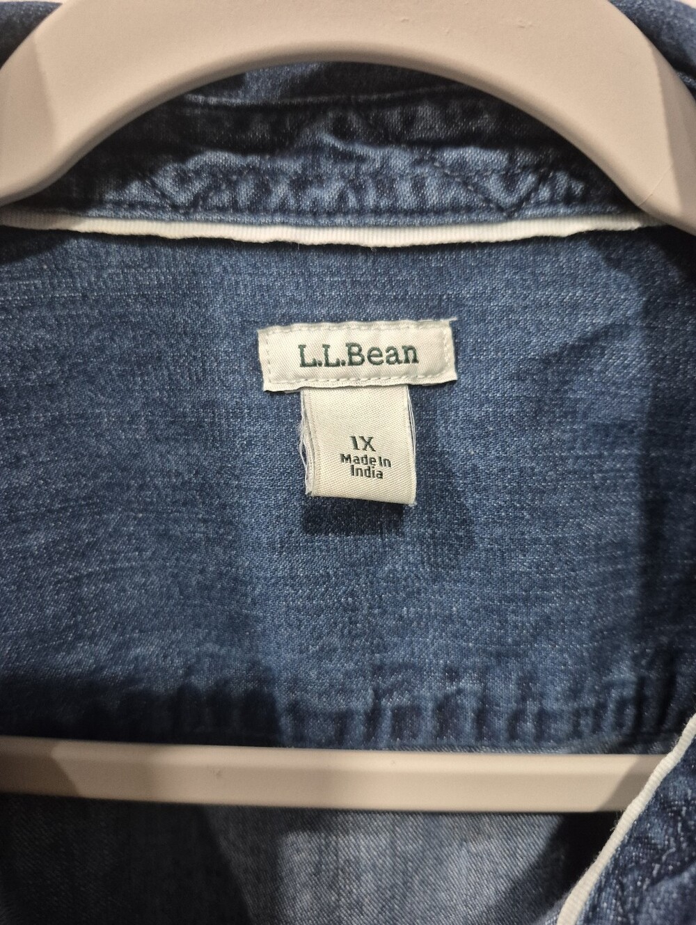 L.L. Bean 100% Cotton Chambray Button Front Shirt, Medium Wash Blue Size 1X - Picture 2 of 4
